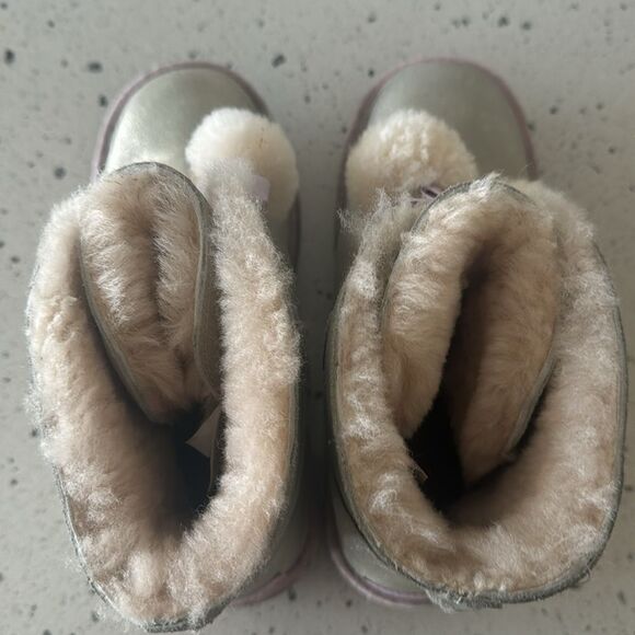 UGG Gita Pom Pom Girl's Metallic Gold Pink Leather Shearling Boots Size 6 Youth - Picture 5 of 16